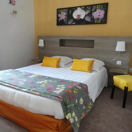 Hotel Logis La Croisee Des Chemins Cayres